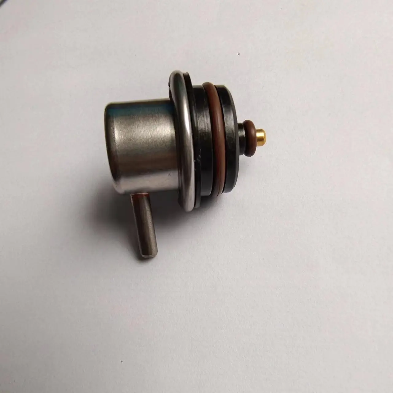 Car Fuel Pressure Regulator For Isuzu Mayer Cruiser Oldsmobile Saturn ...