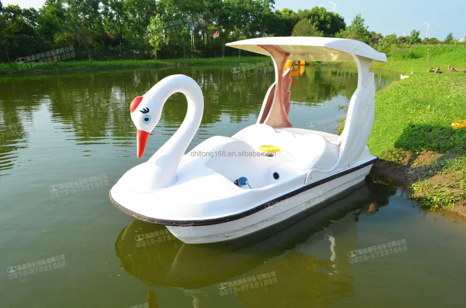 Paddle Boats Water Park Fiberglass Pedal Boat 2 Seater Boat For Sea