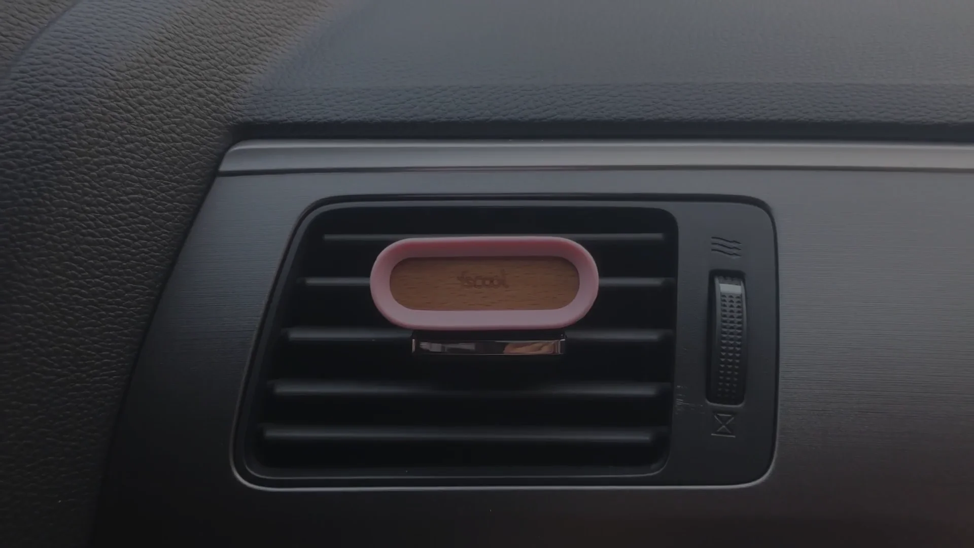 Wholesale Silicone Wood Customised Logo Car Air Freshener Vent Clip