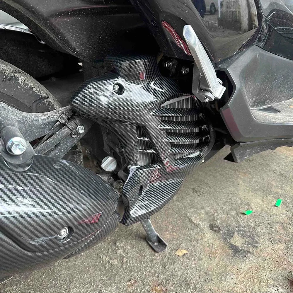 Coperchio Laterale In ABS Effetto Carbonio Per Vanchetta Portaoggetti Moto - Compatibile Con Yamaha NMAX 125/155 (2020-2024), Antiurto