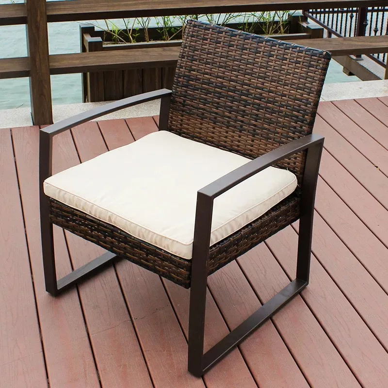 Садовая мебель из ротанга для современного внутреннего двора: стол стулья и диван