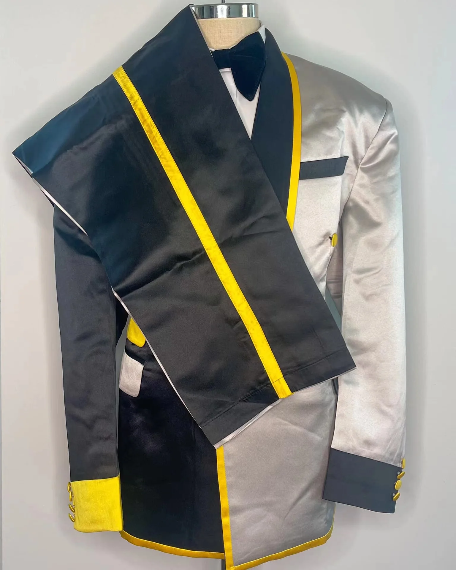 Black Yellow Color Matching Satin Men Wedding Tuxedos Suits Groom