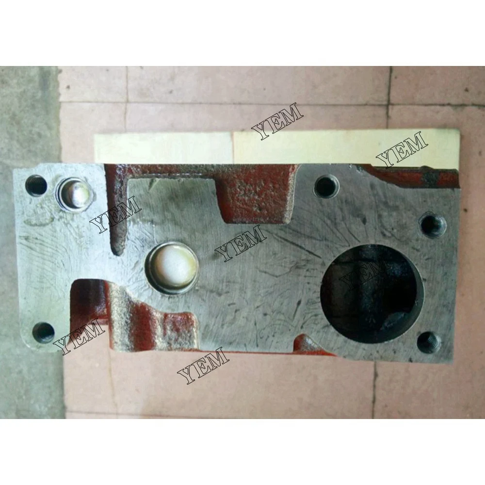 Diesel Engine 4D95 Cylinder Head for Komatsu Cylinder Head Replacement Engine Parts 4