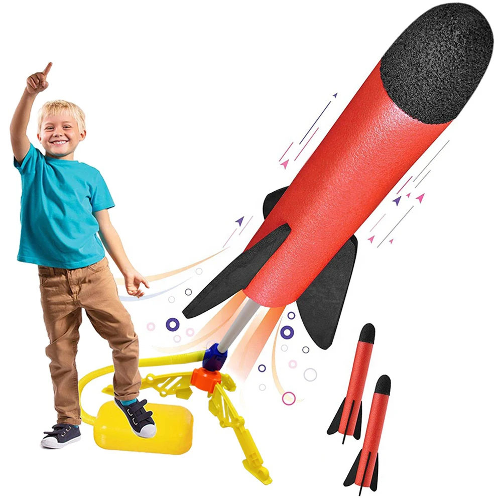 Киндер ракета. Ребенок с игрушечным ракетным комплексом. Ракета из киндера. Покажи игрушечную ракетную опасность. Детская педальная ракета стрела.