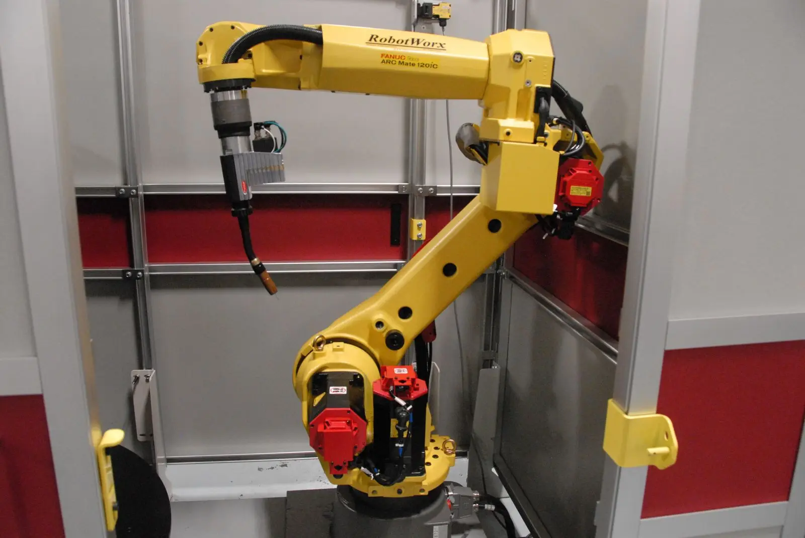 Fanuc Welding Robot ARC Mate 120iD 6 Axis Welding Robot Arm With Arc Welder and Positioner for ARC Welding