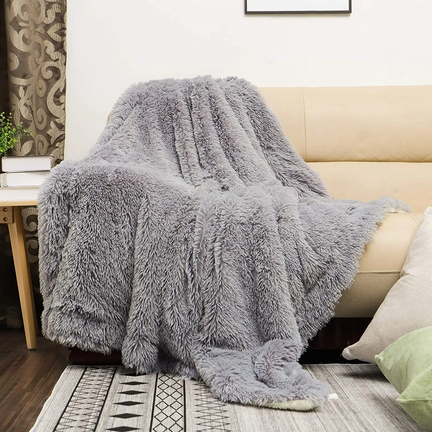 Luxury Super Soft Fluffy Blankets And Throws Fuzzy and Plush Shaggy Fall Throw Faux Fur Winter Blanket For Baby and Adult details