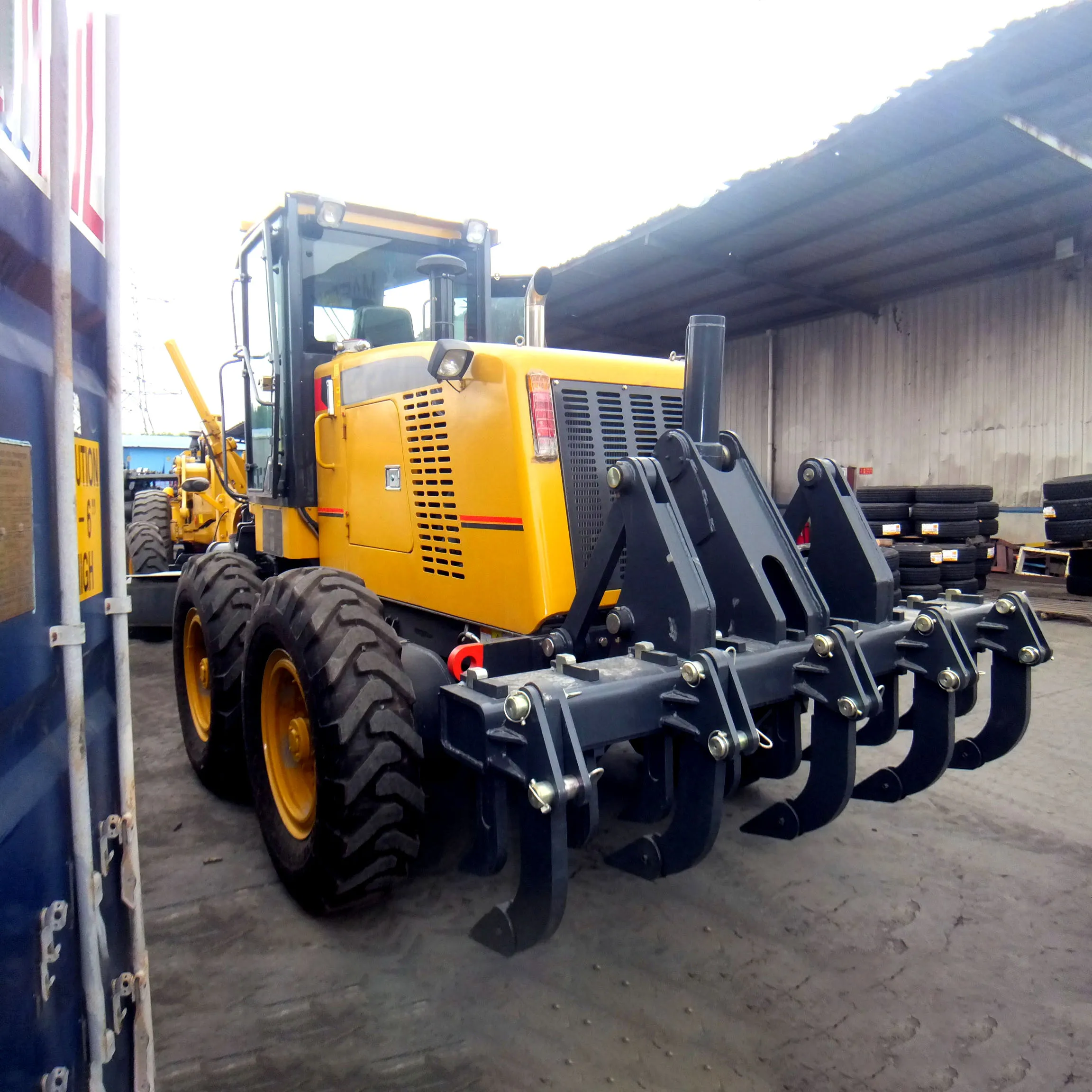 130HP Motor Grader GR135 Road Construction Machinery With Load Sensitive Hydraulic System factory