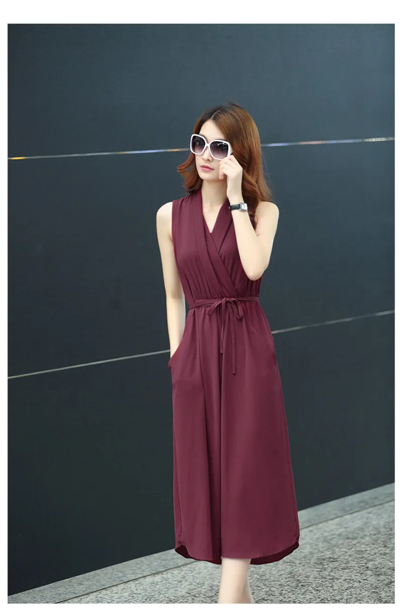 sleeveless dress with collar