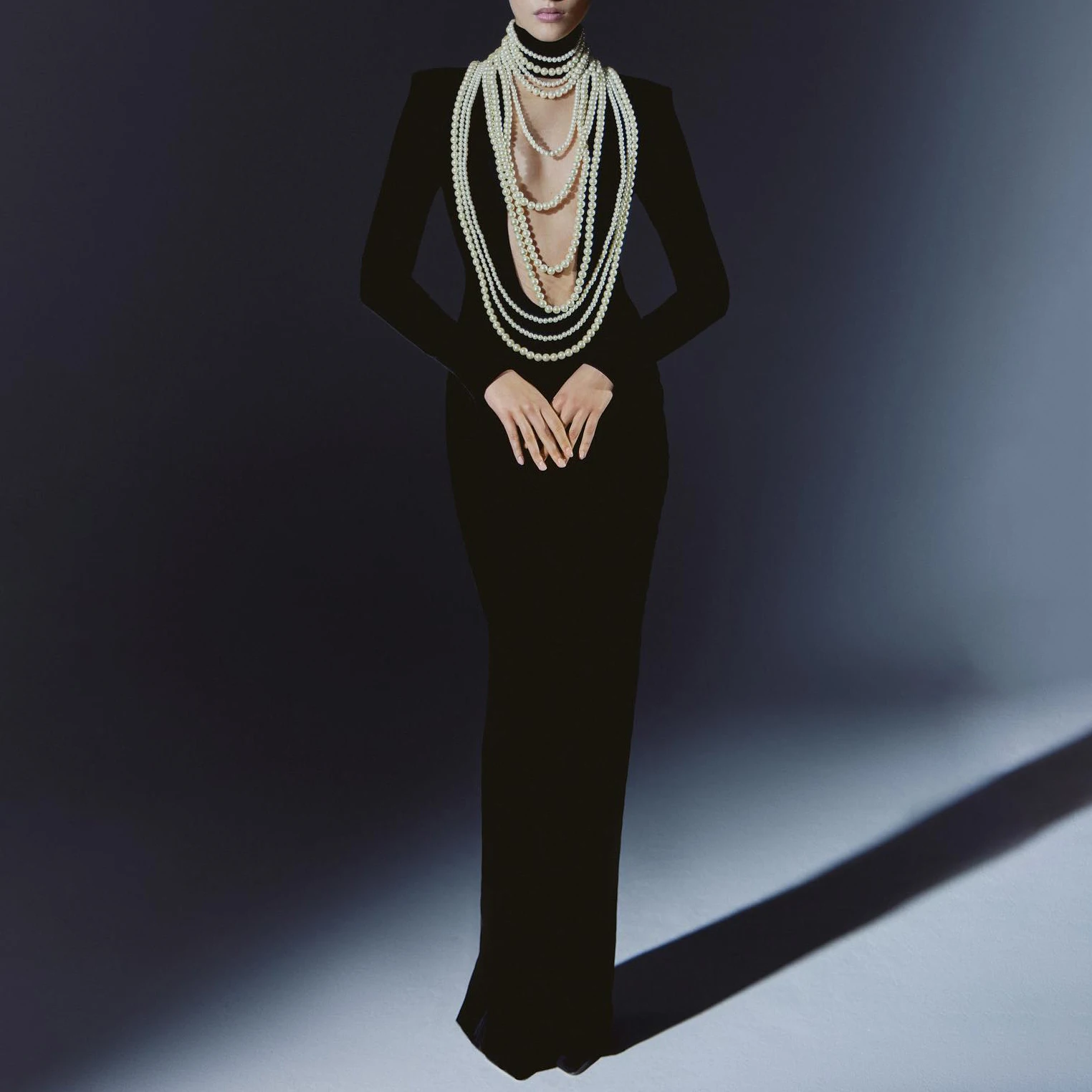 classy black dress with pearl necklace Amlie Pearl Lace Midi Dress M