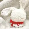 Conejo ángel blanco calma al conejo.