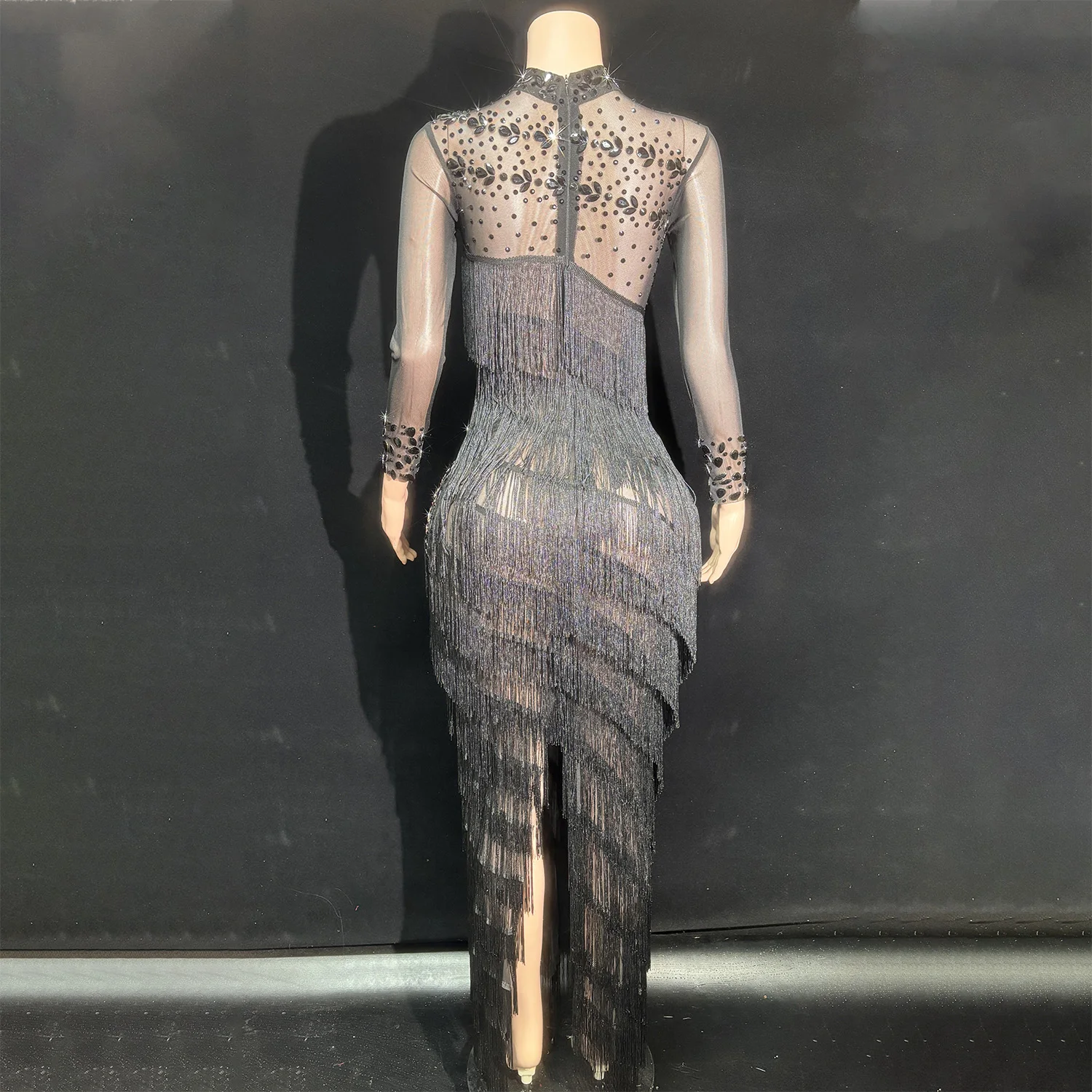 shiny dresses fashion Photos by Shiny Dresses Fashion (@shinydressesfashion)  April 17, 2024