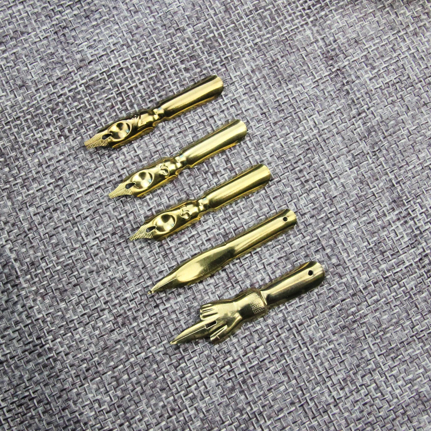 HEEPDD Set Penna A Tuffo Vintage Con Piuma - 5 Pennini In Acciaio E Supporto - Per Calligrafia E Scrittura
