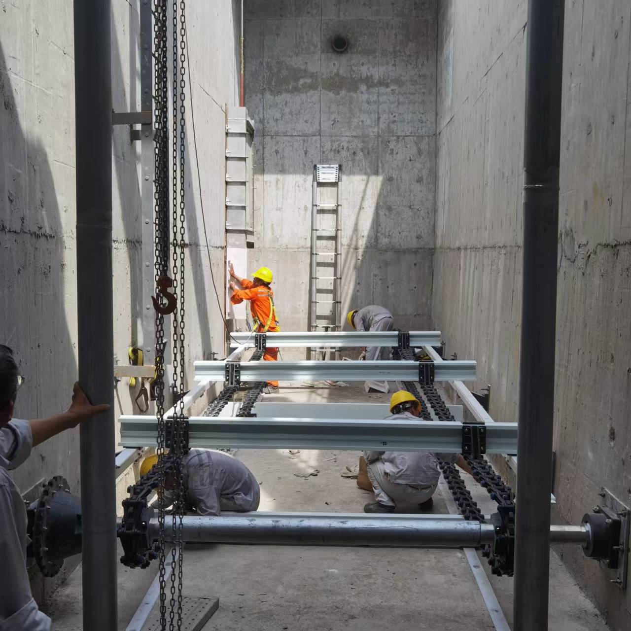 Пластиковые скребки, прямоугольная конфигурация, медленное смешивание, флокуляция и осадительный бак в обычной водной очистке