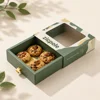 Caja de galletas con ventana y cajón.