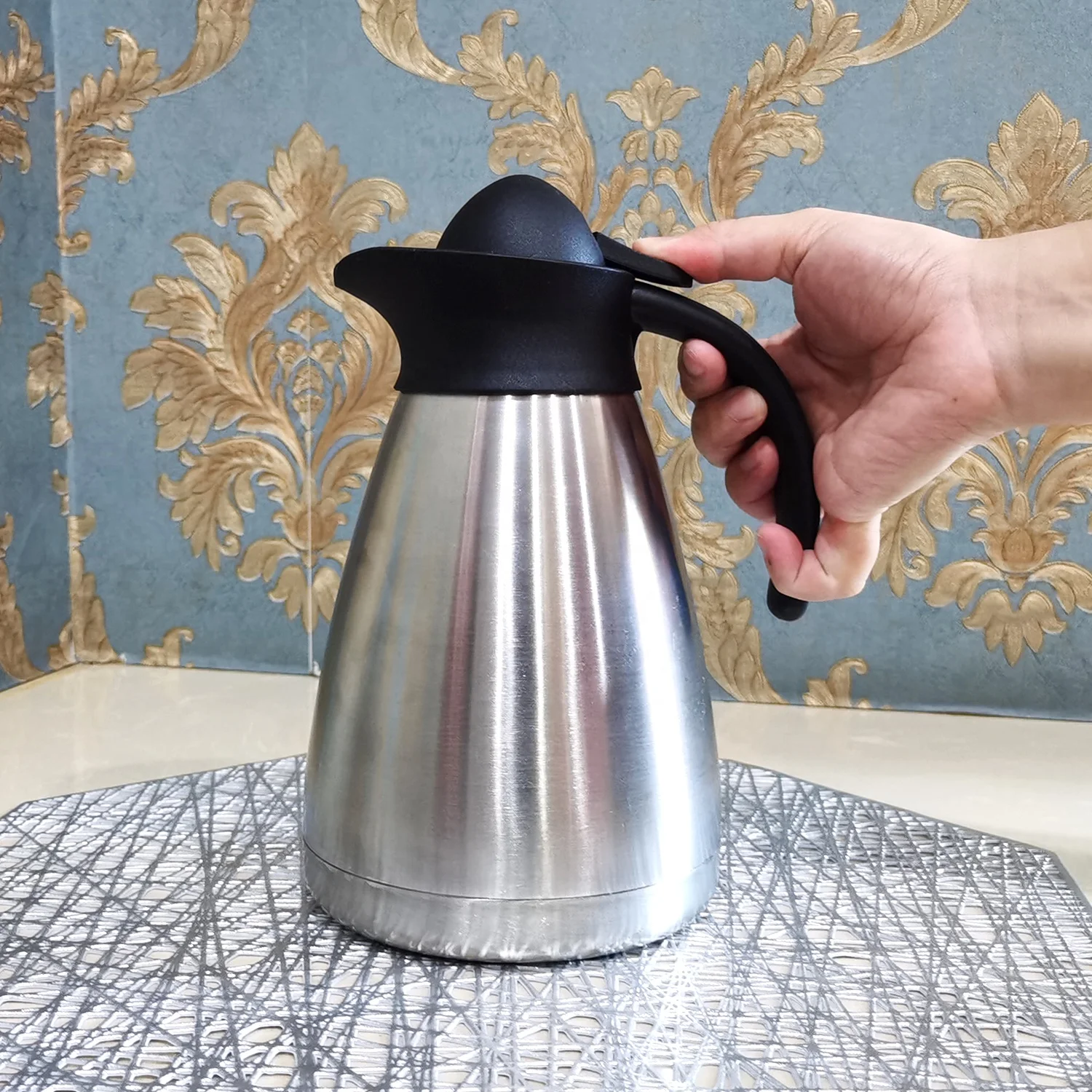 WUJO Vacuum Flasks Perfect for Keeping Drinks Hot or Cold