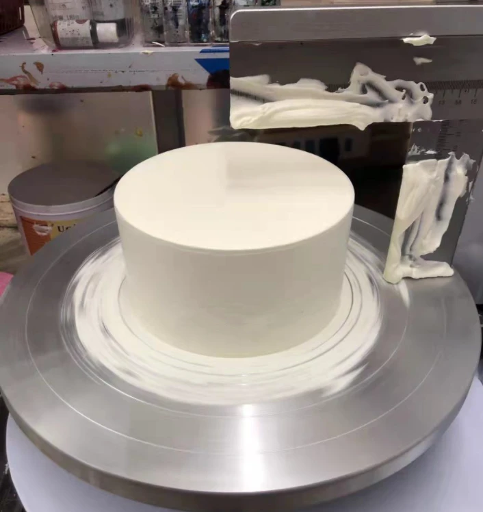 Automatic Round Cake Spreading Machine Cake Cream Coating Decorating Smoothing Machine Cake Making Machine