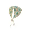 8 beige light blue-wavy edge daisies