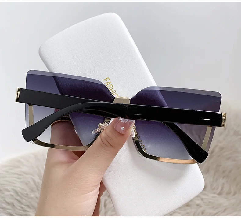 150 New Women Eyewear Rimless Trendy Sunglasses Large Square Sunglasses Personalized Glasses Retro Designer Fashion Sunglasses