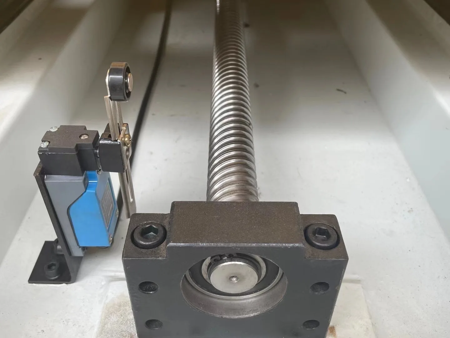 New Deep Thorat Power Press Sheet Metal CNC Feeder Punch Press Machine Plate Feeding Table