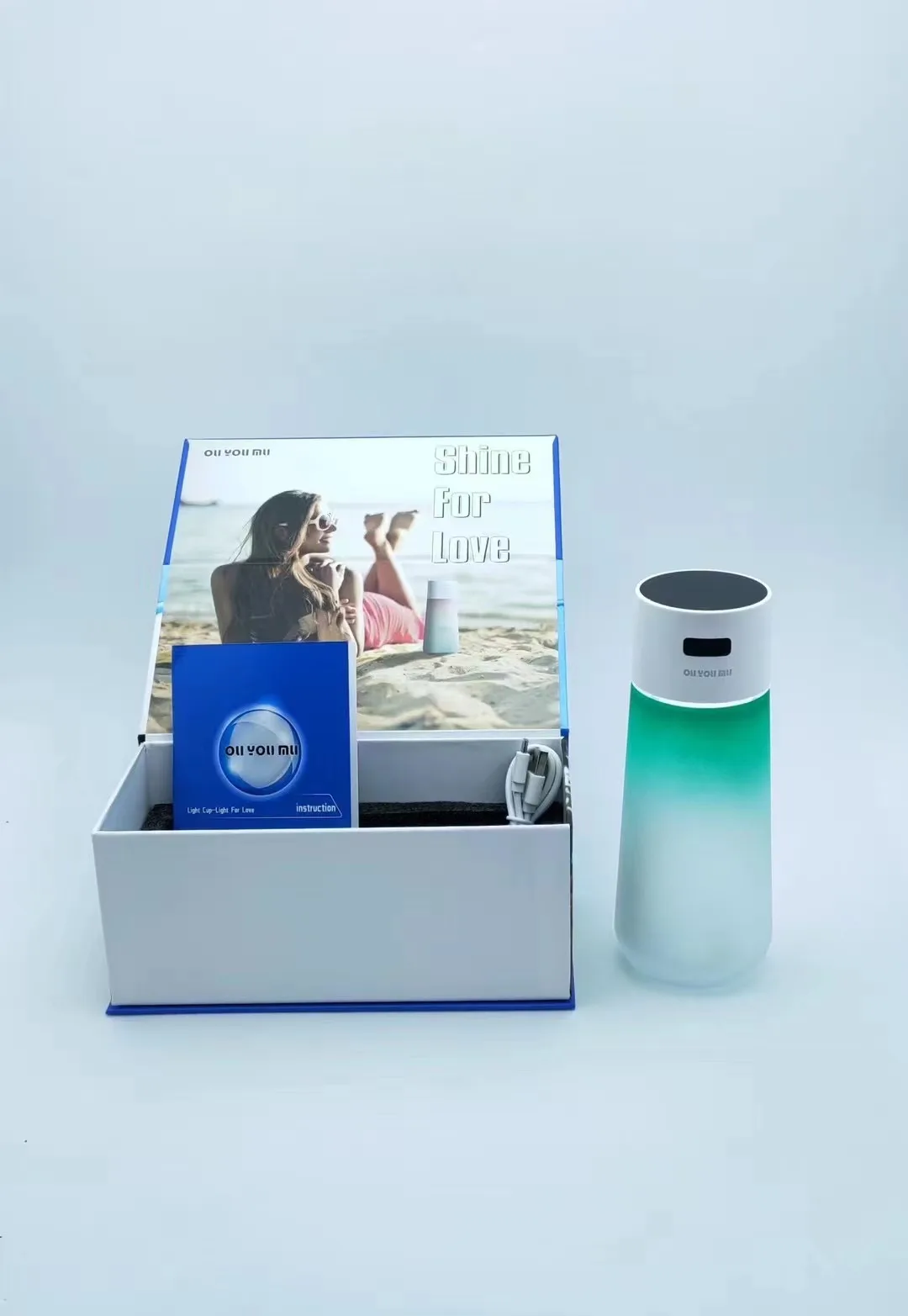 2023 New Popular Design Light Cup Plastic Rechargeable Luminescent Water Bottle Colorful Light Plastic Water Bottle