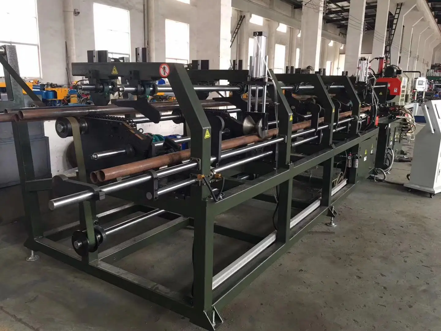 Automatic CNC Pipe Tube Cutting Machine with Automatic Feeding and Loading Square Oval L-profile Pipe Cutting Machine