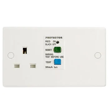 Saudi Arabia Universal Bakelite Switch Socket Outlet 13a 250v Socket White Color Custom 2 Gang Wall Socket Uk Standard Outlet