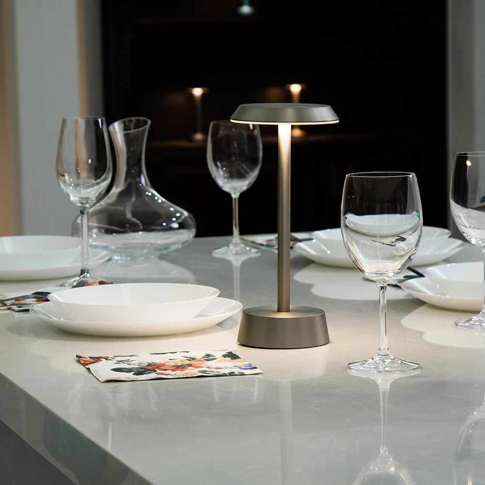Nordic Cordless Lamp Table Design Hotel Restaurant Metal Rechargeable Led Table Lamp with Charging Base