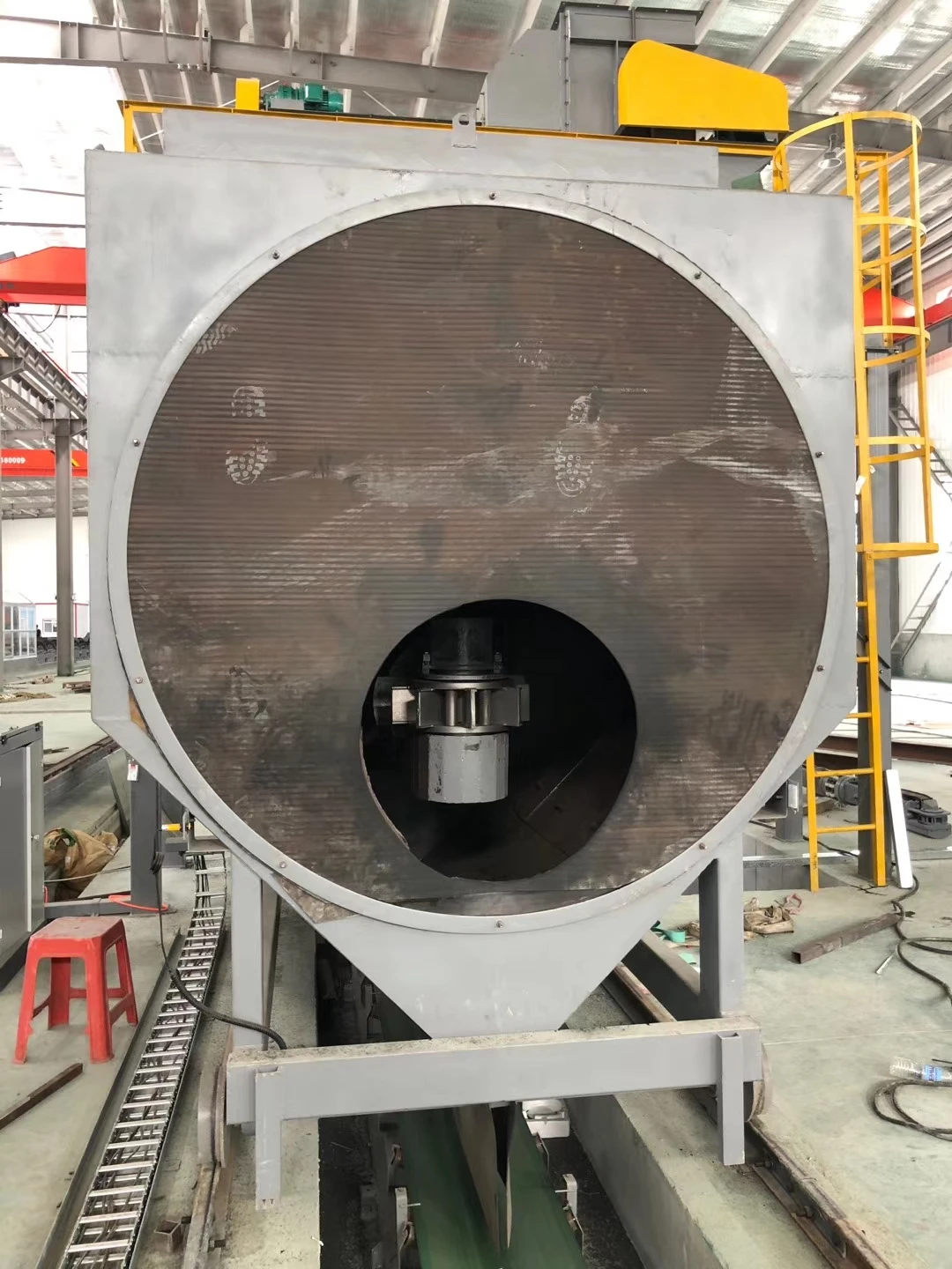 Сварочный стык анти-поврежденная эпоксидная краска внутренний сварочный процесс Робот автоматически пескоструйная обработка и покрытие машина