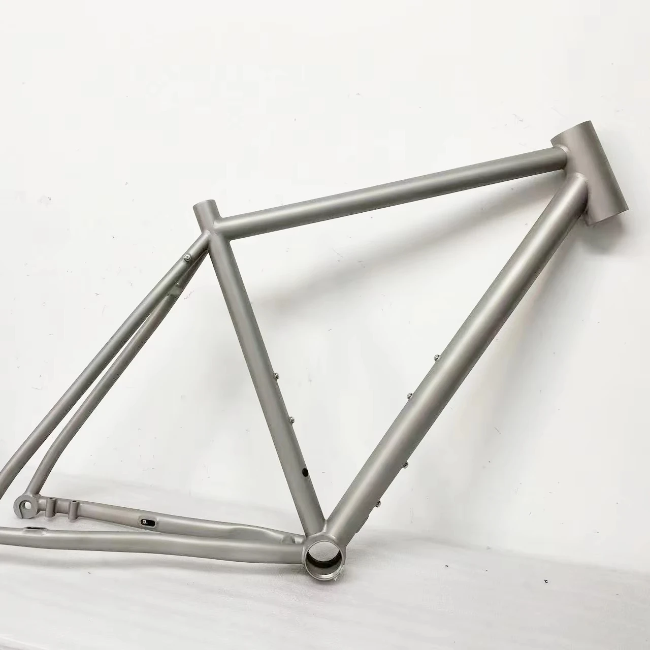 Gravel Titanium road Bike Frame for fully internal routing