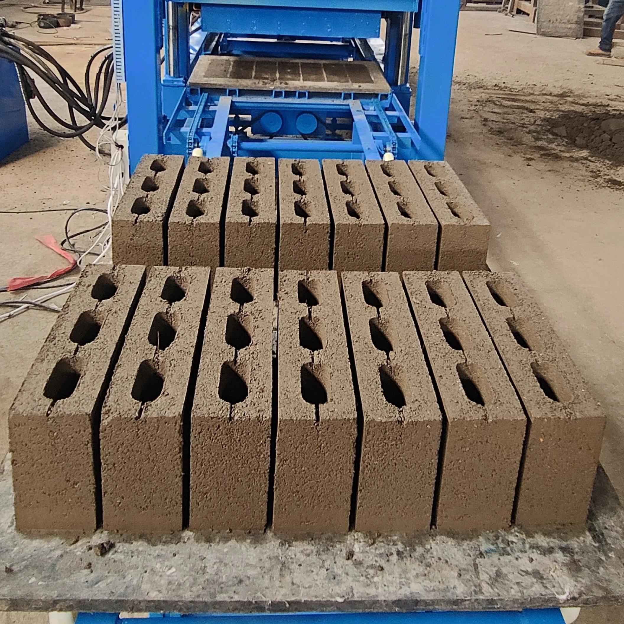 Block Pallets Can Be Recycled to Support Bricks Fiberglass Boards Brick ...