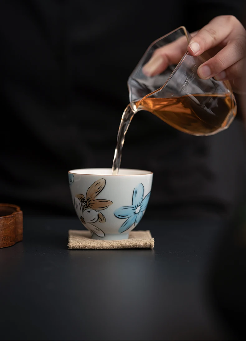 Japanese-Style Ice Grey Porcelain Tea Cup with Retro Chinese Design for Serving Tea and Coffee for Hostess or Drinkware