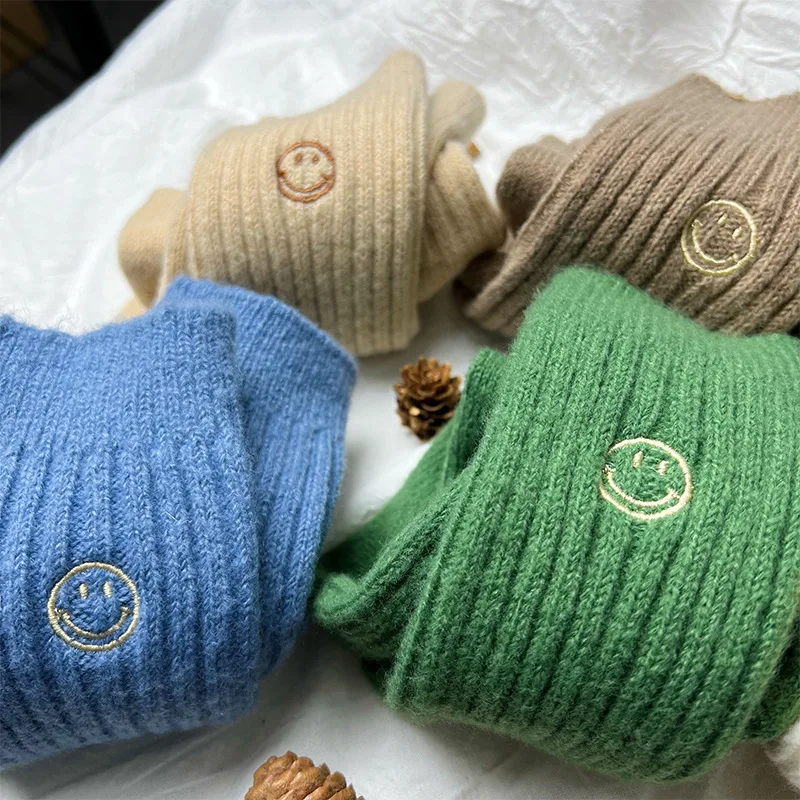 Зимние шерстяные носки с вышивкой