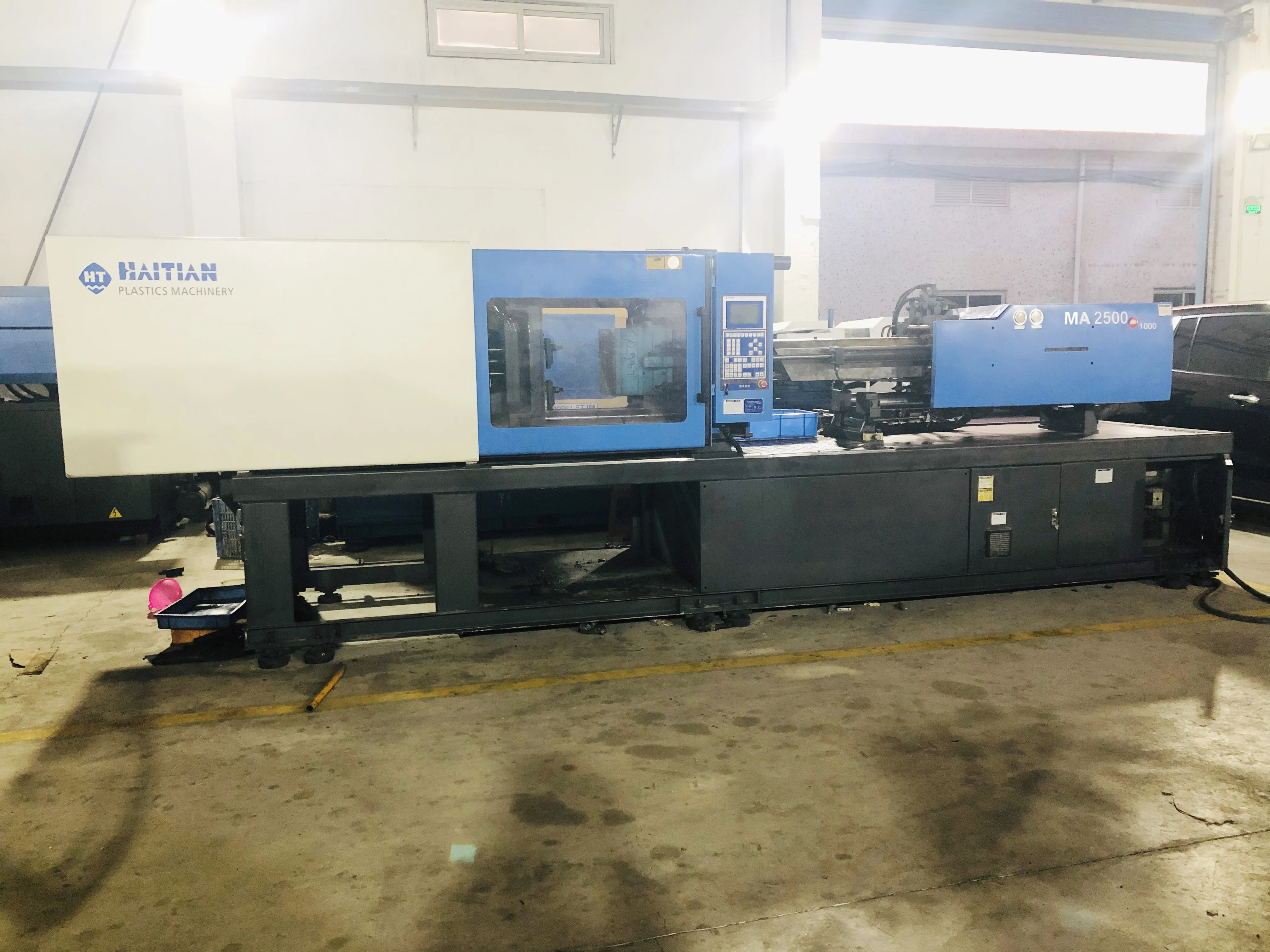 
Китайцы выпускают под брендом гаитянский MA2500 машина инжекционного метода литья 250 тонн серво используется литьевая машина для литья под давлением 