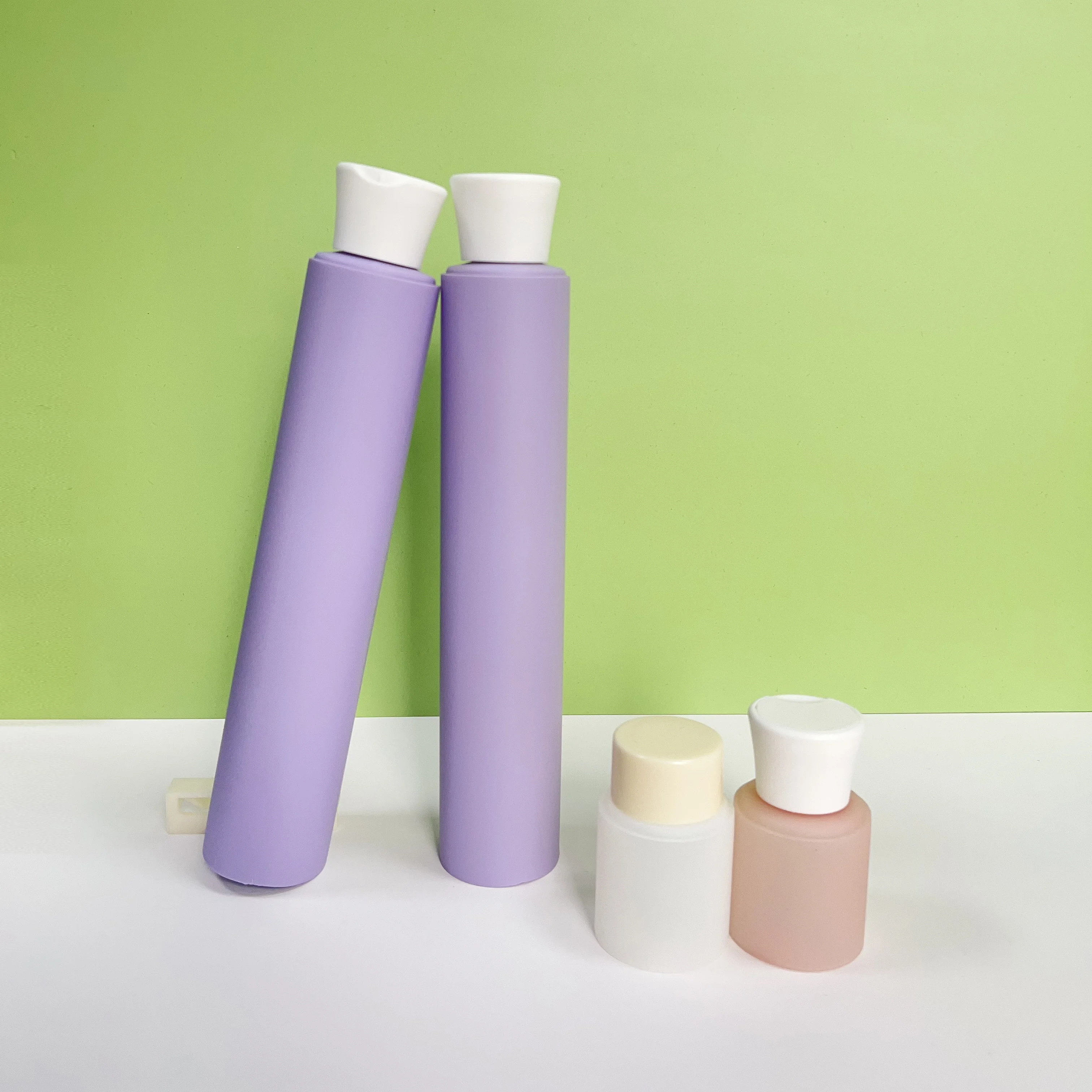 Custom HDPE 60ml 300ml Shampoo Conditioner Squeezable Plastic Bottle Soft Touch