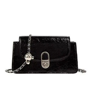 New Luxury Women's Handbag with Metal Chain PU Material Popular Designer Style for Autumn/Winter Season Fashionable Lady Handbag