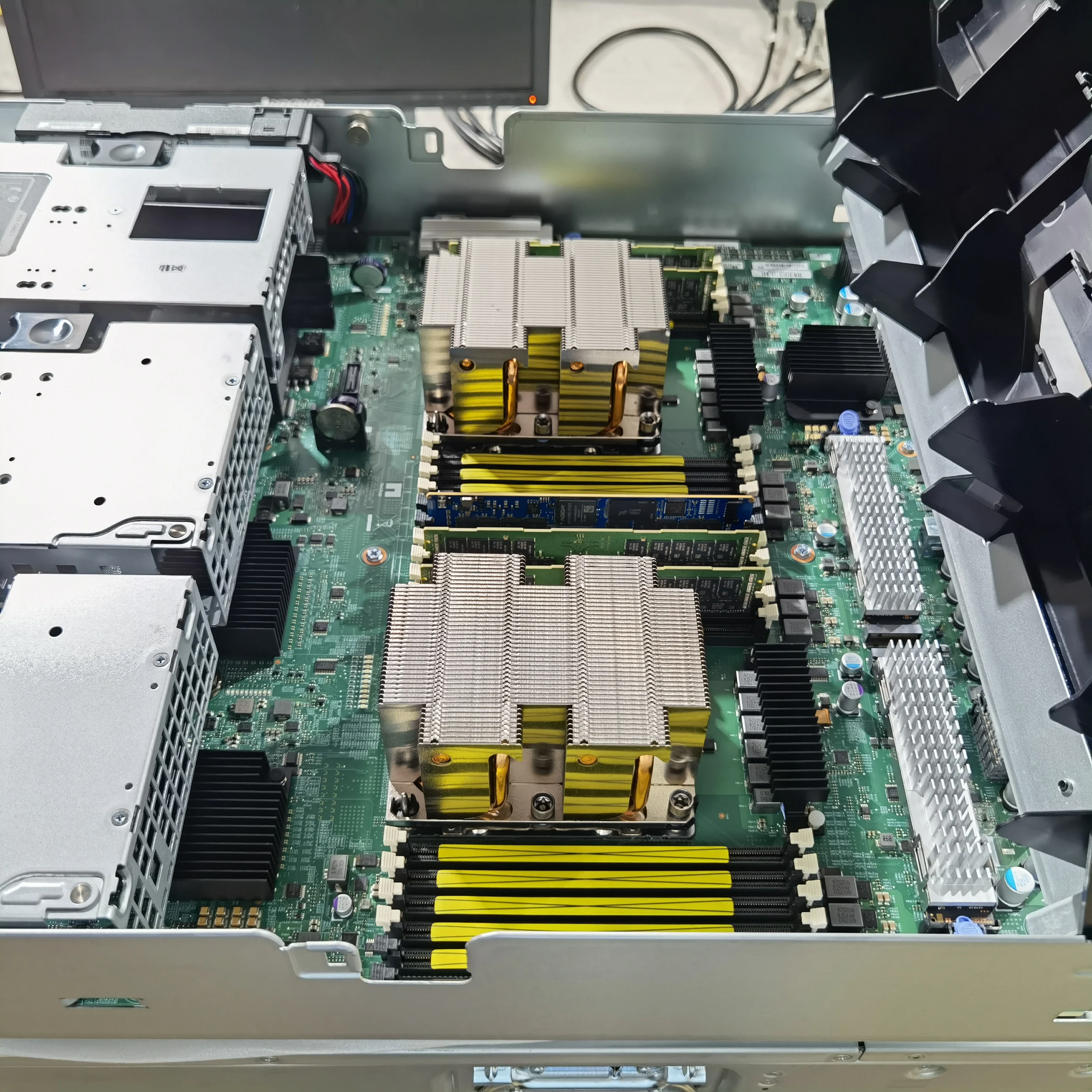 Lenovos Storage DM7100 Lenovos ThinkSystem DM7100H Hybrid Flash Array Networking Storage