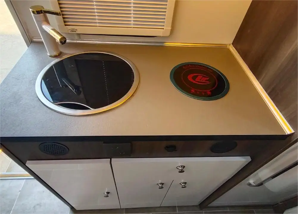 6 Passengers Motor Home Automatic Transmission Caravan Motorhome China