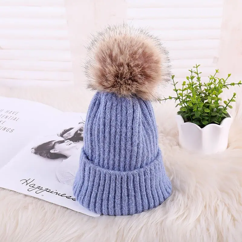 wholesale trendy knitted hats with pompom