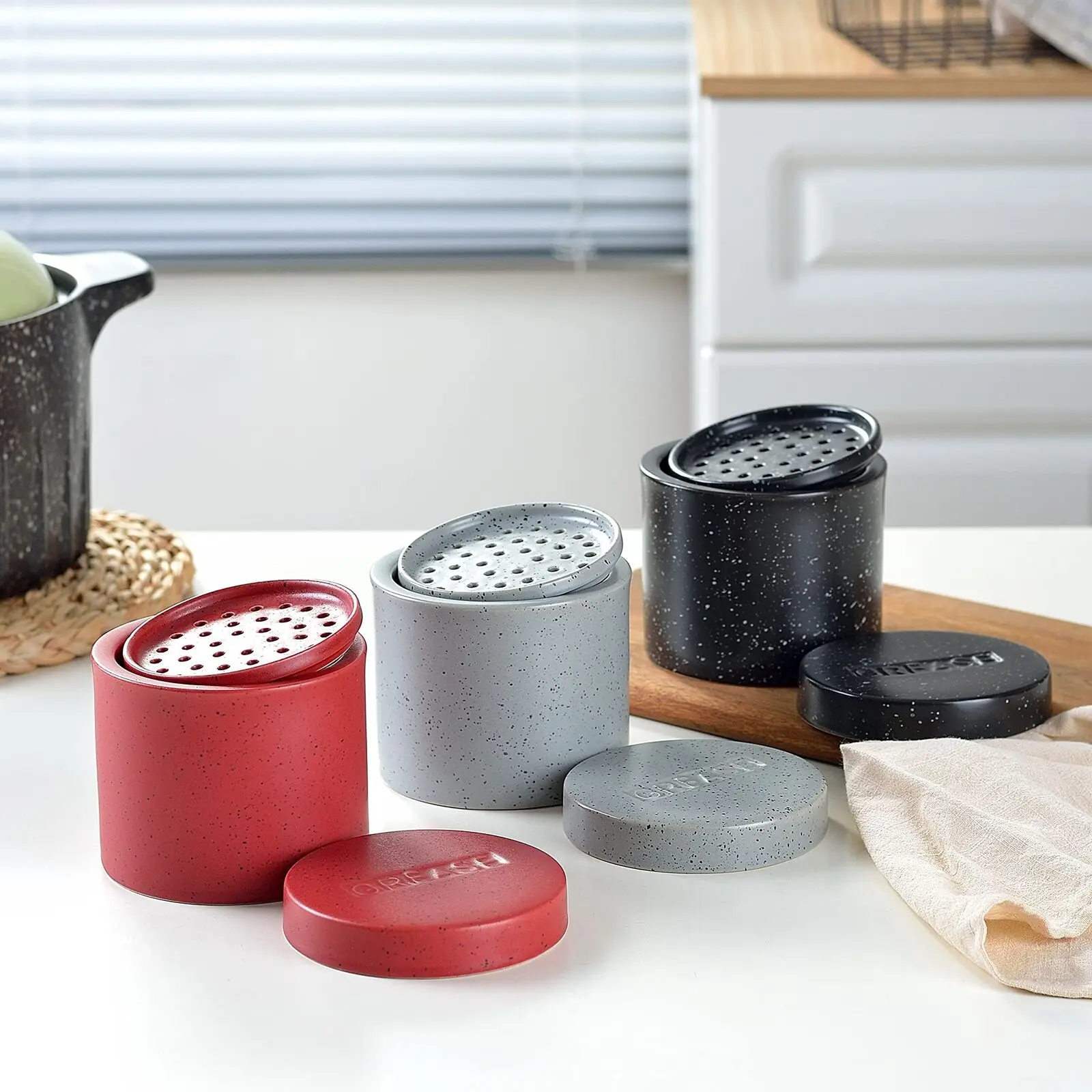 Matte Colored Ceramic Bacon Grease Container 15oz with Oil Strainer Pot Speckled Grease Storage Can with Strainer