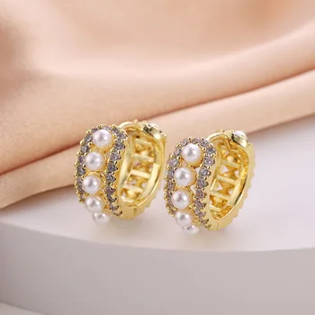 Cheap Price Jewelry Pearl Inlay Dainty Hollow Out Shining Crystal Women Huggie Hoop Earring for Christmas Gifts