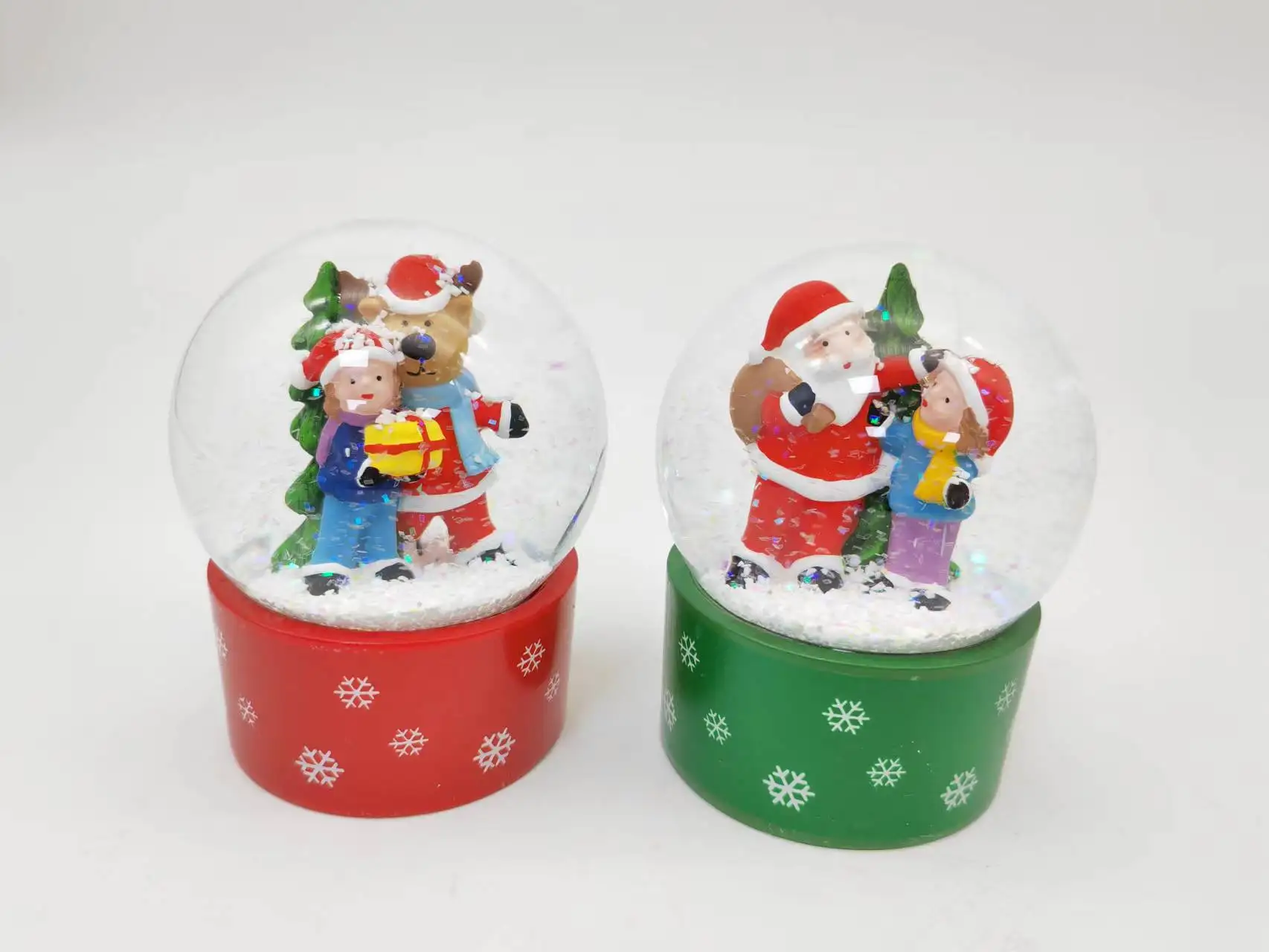 Factory Direct Sell Green Base Water Globe Christmas Water Transparent Glass Ball With Resin Xmas Figurine Inside Creative Gift factory