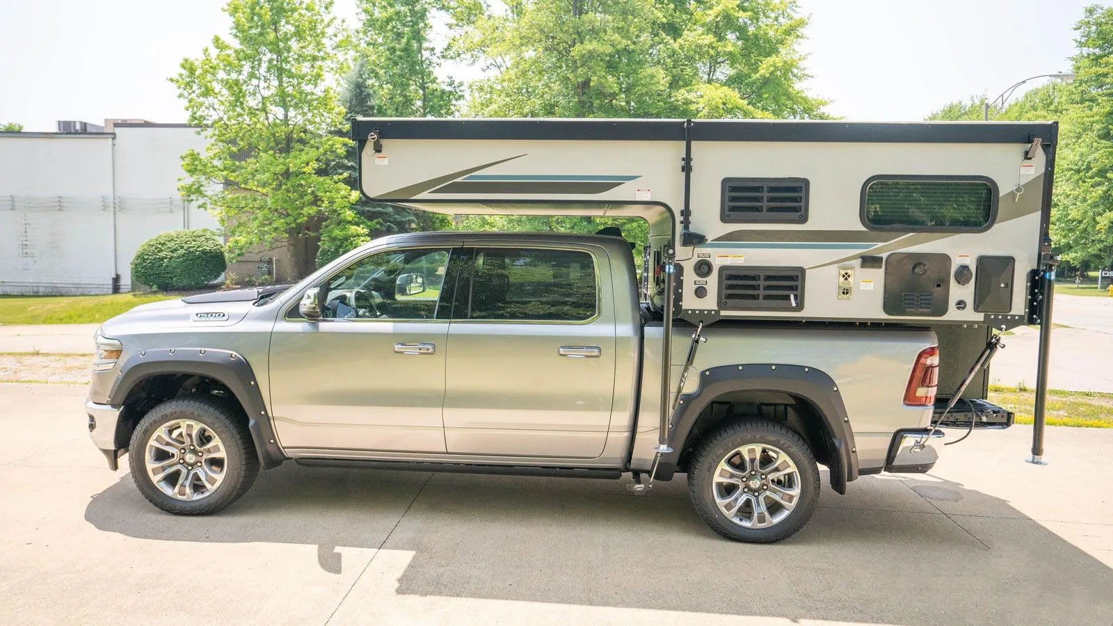 Customized Luxury Lightweight Slide-in Pop-up Truck Camper
