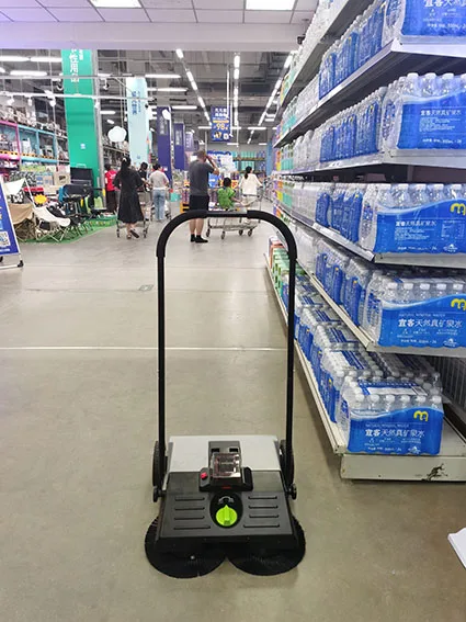 New Wireless Walk-Behind Artificial Turf Sweeper Manual Floor Cleaning Tool with Plastic Brush for Street Use