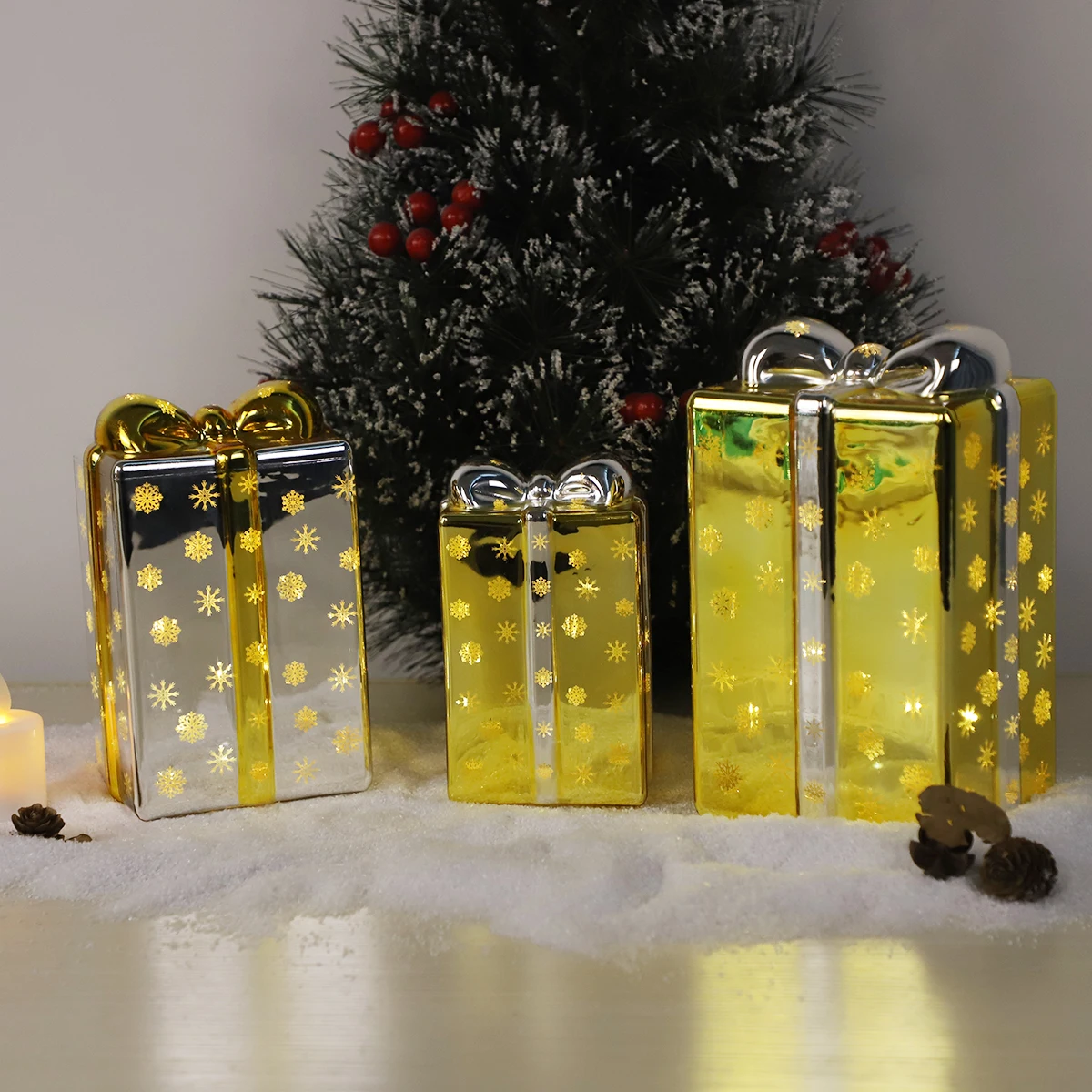 Factory Wholesale Christmas LED Lighted Glass Gift Box For Christmas Home Decoration