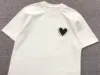 Blanco con corazón negro