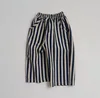 Pantaloni a righe verticali in velluto a coste blu royal