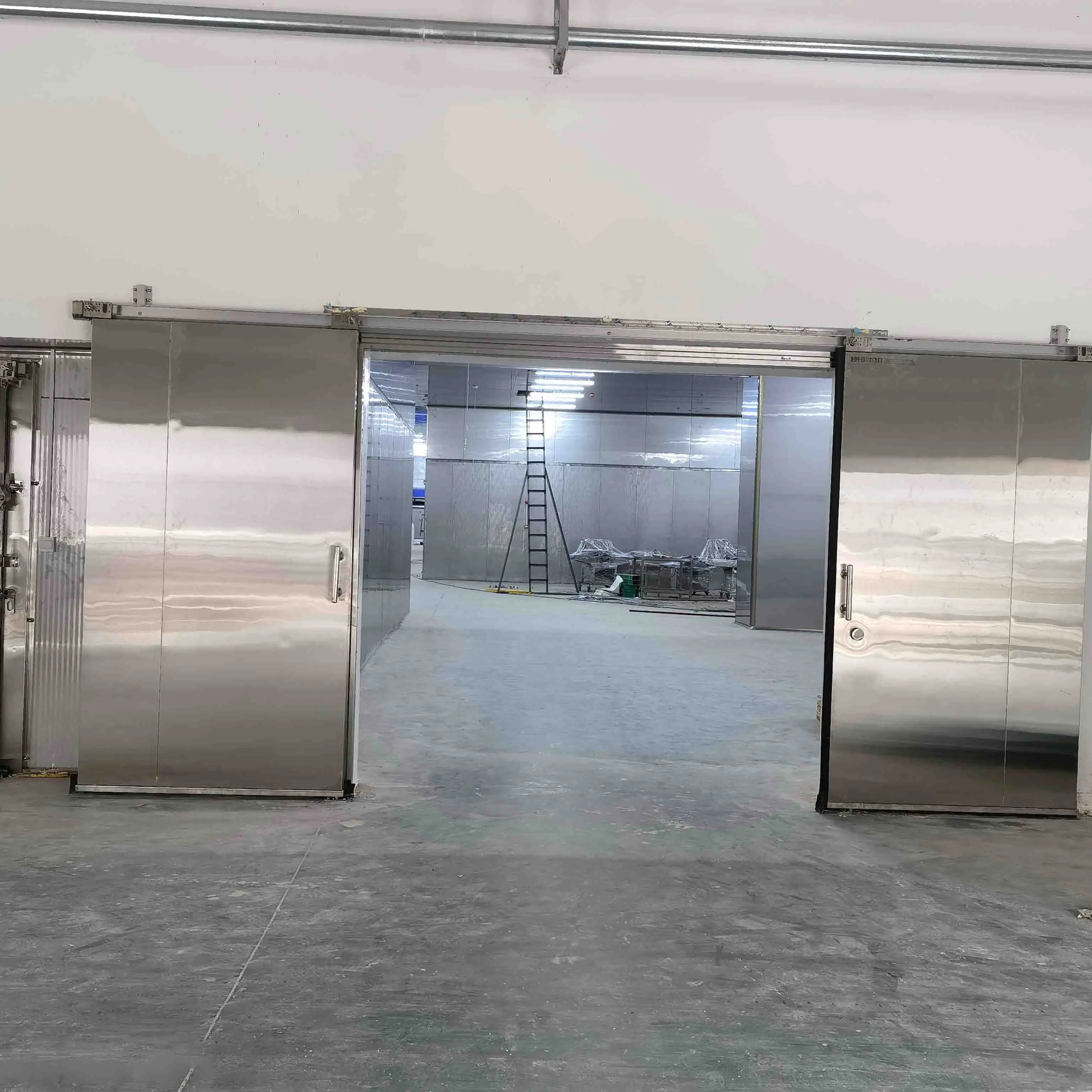Automatic insulated sliding cold storage doors for frozen food facilities