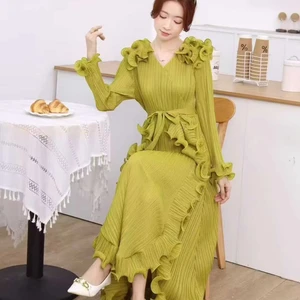 V-neck Solid Pleated Dress Manufacturer Sells Big-sized Dresses with Belts for a Sophisticated Look