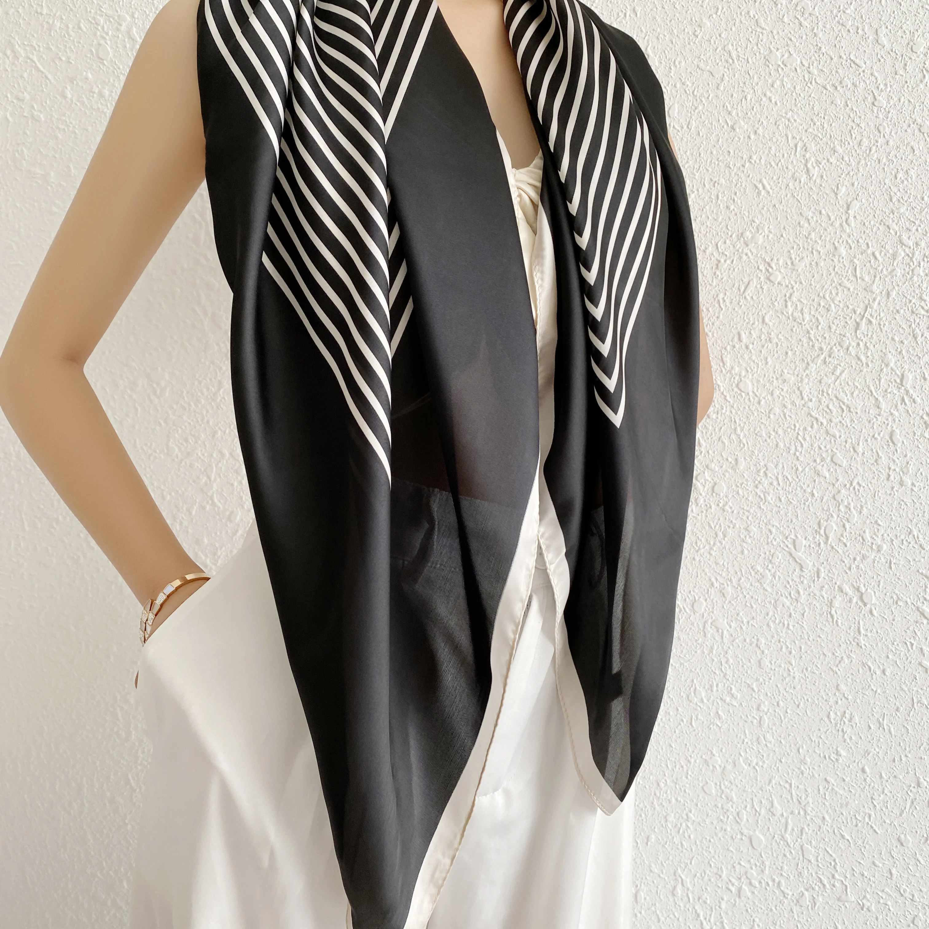 Y*o様 Èaphi エフィ INDIA PATTERN SATIN SCARF Y*o様 Èaphi エフィ INDIA PATTERN SATIN SCARF - メルカリ
