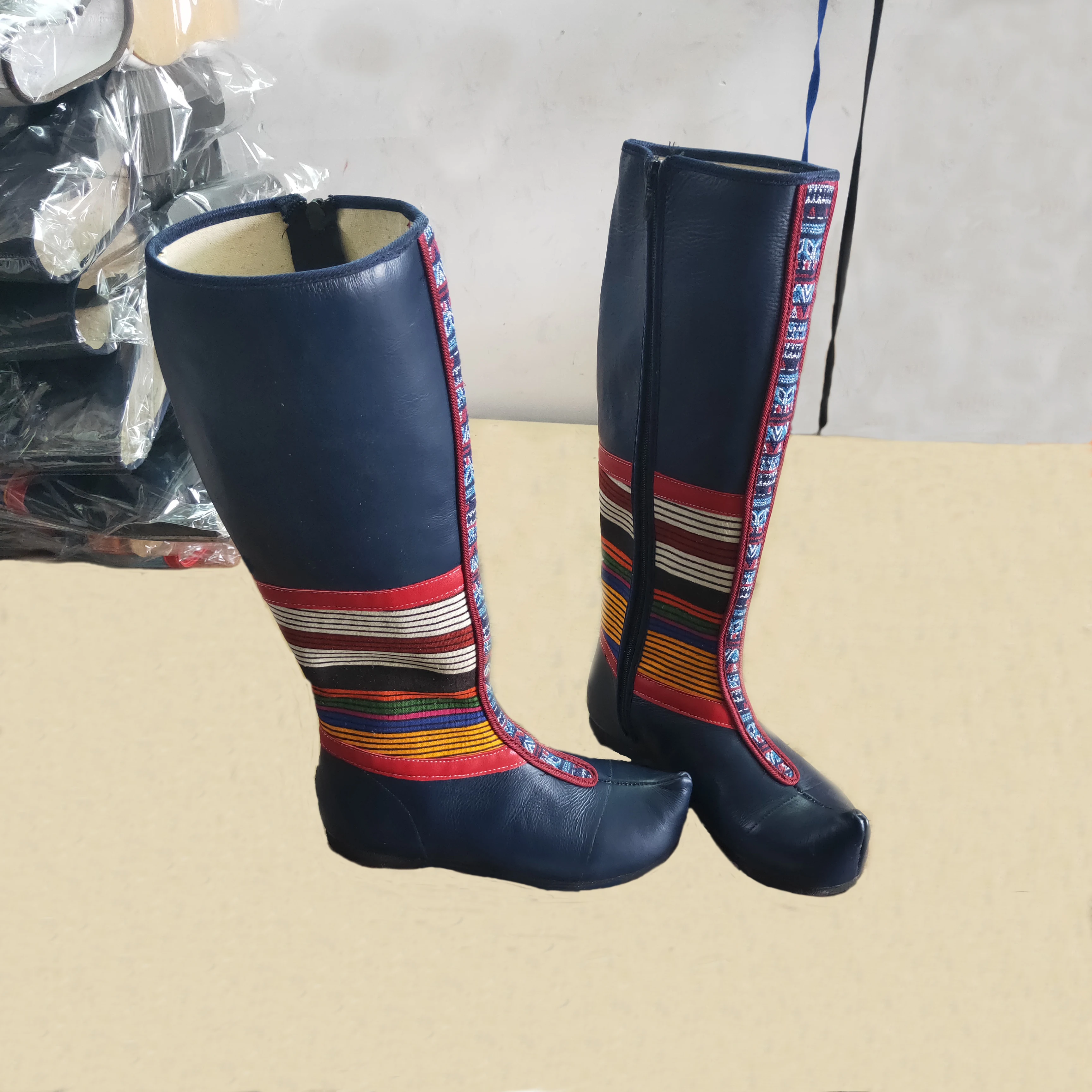 2023 китайская фабрика Настраиваемые высококачественные ботинки для выступлений этнические танцевальные мужчин и